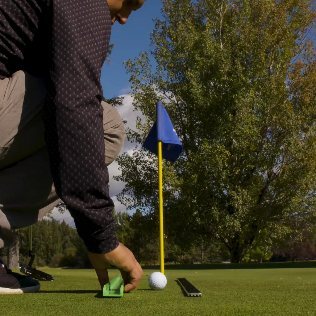 Scratch Stick & Magnet. Putting Golf Training Aid