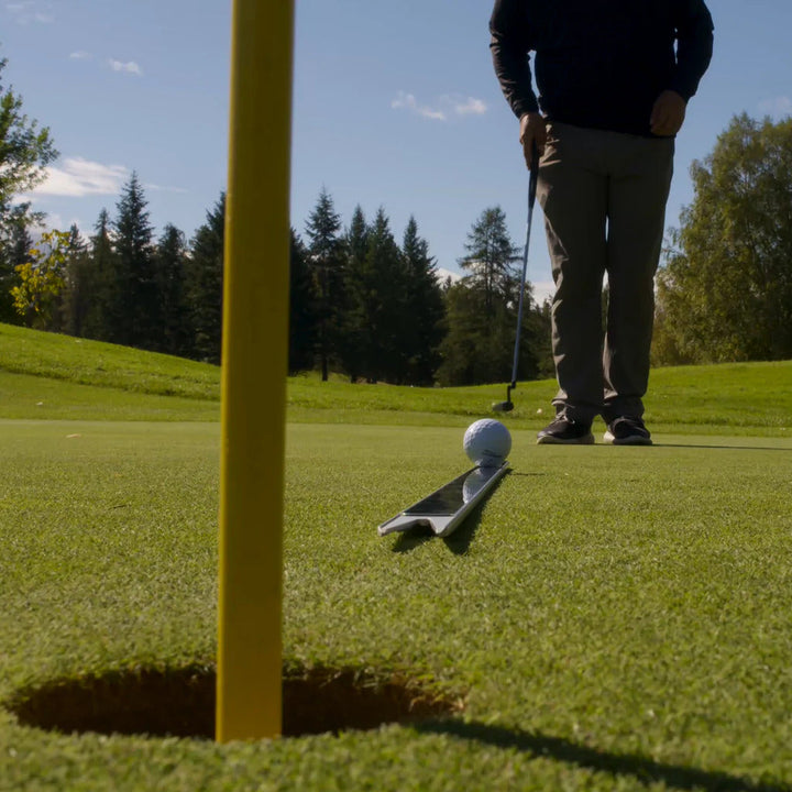 Scratch Stick & Magnet. Putting Golf Training Aid