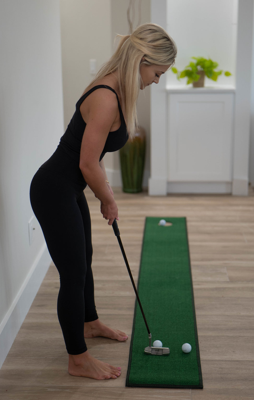 Home Putt - Portable Golf Putting Mat - Practice your Golf Game Everywhere You Go - 1 Ft by 8 Ft Mini Golf Putting Green